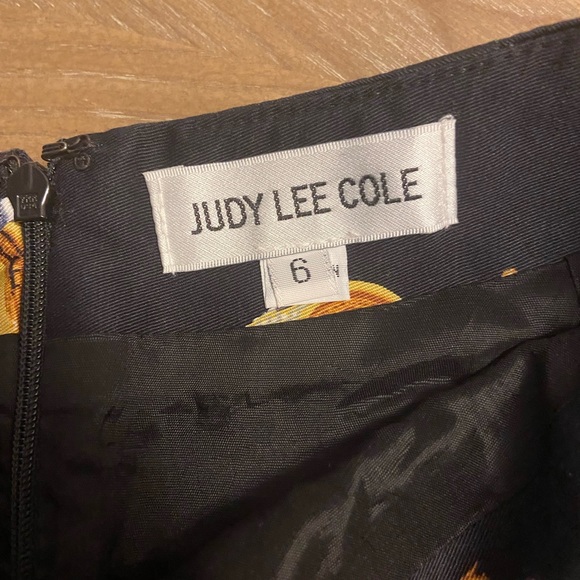 Beautiful jewel skirt size 6 New $50 - Picture 2 of 6